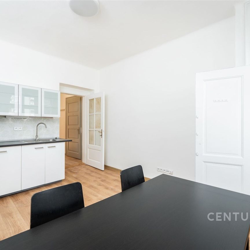 Pronájem bytu 2+kk 46 m², Velvarská 1622, Praha Dejvice - Photo 1