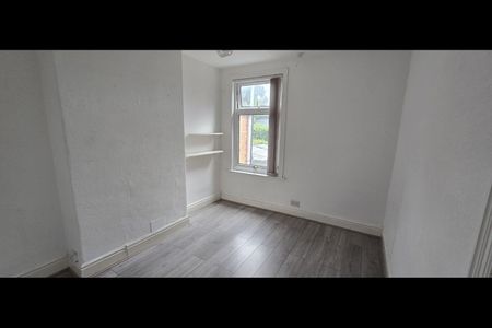 3 Bed Terraced House, Gipsy Road, LE4 - Photo 2