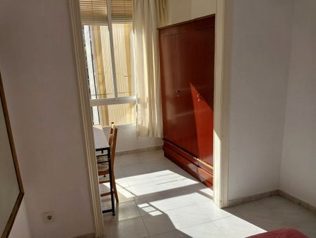 Apartamento de alquiler en Carrer de Viladomat, La Nova Esquerra de l'Eixample - Photo 2