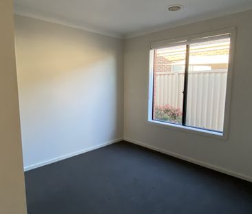 16 Kosciuszko Crescent, Shepparton North VIC 3631 - Photo 6
