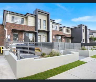 Modern & Spacious Townhouse Living in the Heart of Girraween!! - Photo 4
