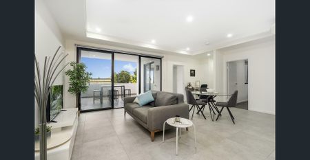 Comfort & Convenience in a Modern Pendle Hill Residence - Photo 2