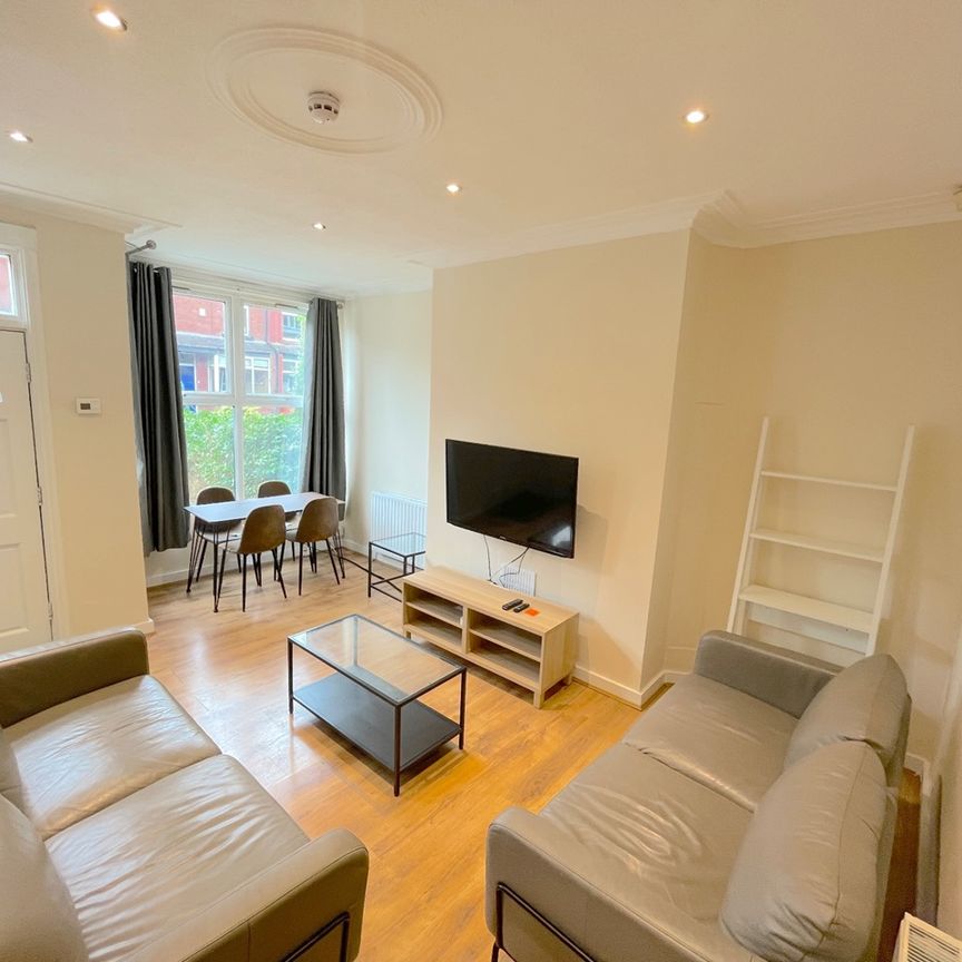 Room in a Shared House, Beechwood View, LS4 - Photo 1