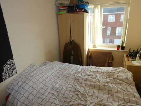 4 bedroom townhouse to rent - Photo 5