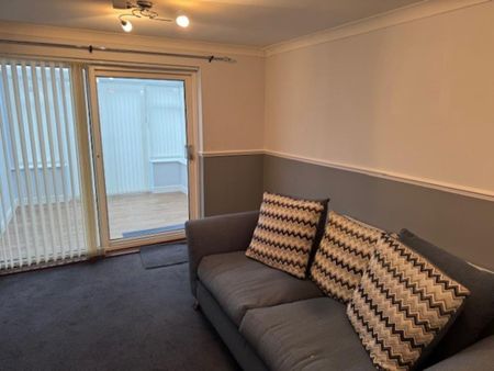 3 bedroom semi-detached house to rent - Photo 3