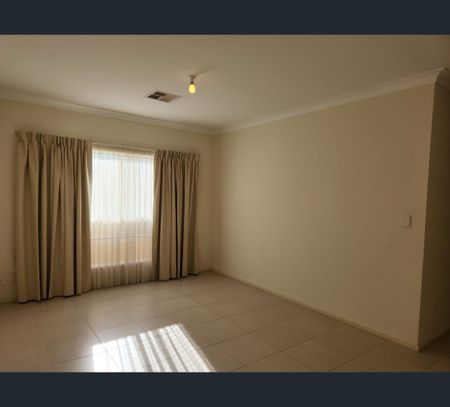 15 Signal Street, Seaford Meadows, SA 5169 - Photo 2
