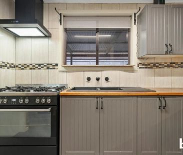 Comfortable Family Living in a Quiet Paralowie Court - Photo 6