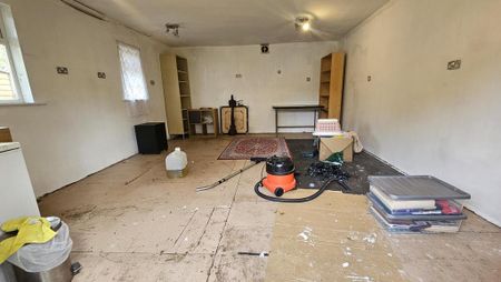 4 bedroom semi-detached house to rent - Photo 2