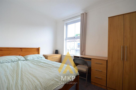 4 bedroom terraced house to rent - Photo 4