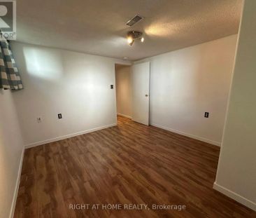 16 ROWANWOOD AVENUE - Photo 2