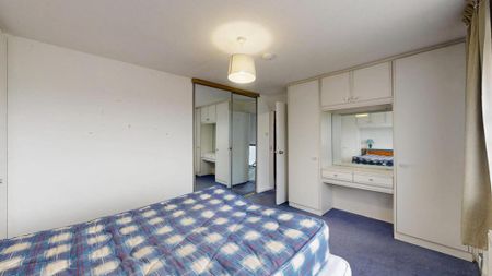 1 bedroom in a house share to rent - Photo 2