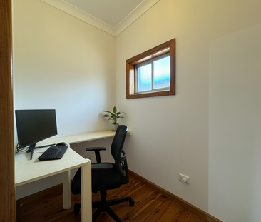 MULTI LIVING FAMILY HOME! - Photo 2