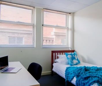 3 Bedroom Apartment - Photo 4