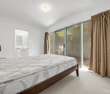 FURNISHED TOWNHOUSE - PREMIUM LOCATION & FINISHES! - Photo 2