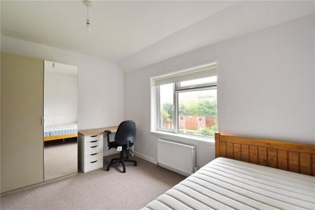 4 bedroom semi-detached house to rent - Photo 3