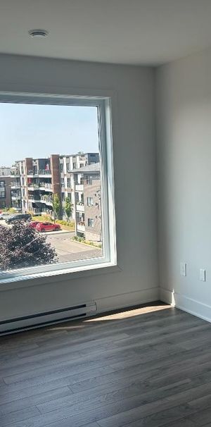 WOW**Baisse de prix **GRAND 4 1/2 ALOUER LIBRE IMMÉDIATEMENT INCLUS 5 ÉLECTRO - Photo 1