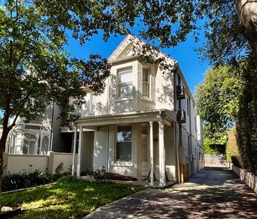 Renovated Apartment in Character Filled Victorian Terrace - Photo 5