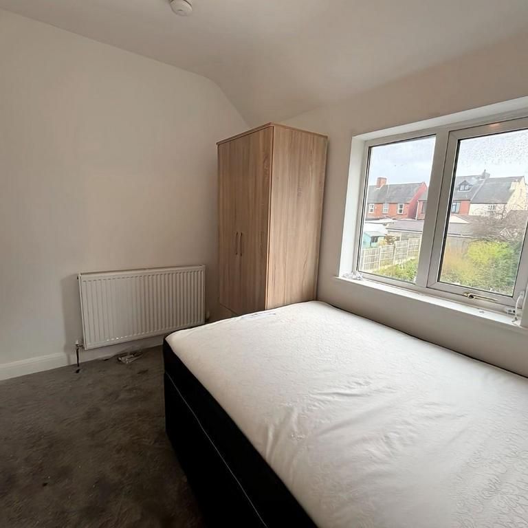 1 bedroom in a house share to rent - Photo 1