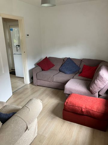 5 bedroom semi-detached house to rent - Photo 2