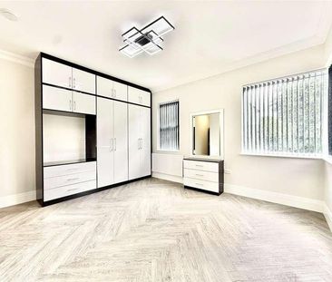 First Floor Flat, The Mall, Ealing Broadway, London, W5 - Photo 5