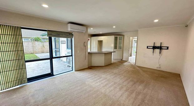 Spacious 5-Bedroom Family Home - Photo 1