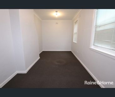 Large bedsit -Available 24/12/25 !!!! - Photo 2