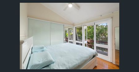 Sunlit Split-Level Townhouse Offering Space, Style & Convenience - Photo 2