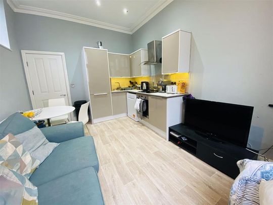 2 bedroom flat to rent - Photo 1