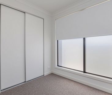 Cutting-Edge Design in an Amazing Location! - Photo 4