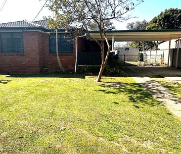 **Charming Family Home in Prime Minto Location** - Photo 3