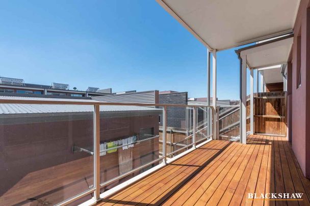 Spacious Four-Bedroom Townhouse with Dual Master Suites and Lake Views - Photo 1