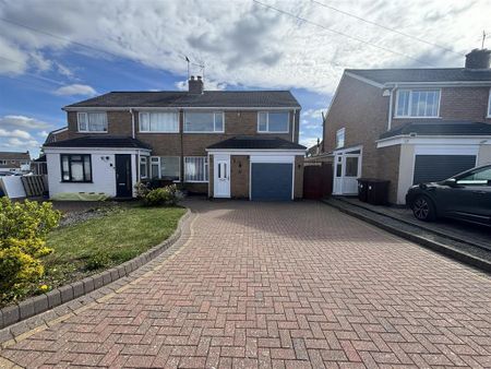 3 bedroom semi-detached house to rent - Photo 3