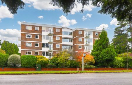 A 2 Bedroom Flat in Lansdown GL51 6PZ - Photo 2