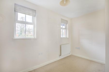 Shrubbery Close, High Wycombe - Photo 3