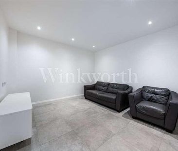 Hendon Way, London, NW2 - Photo 3