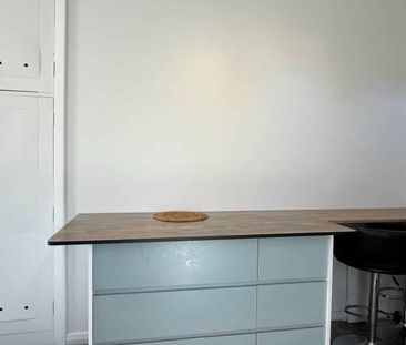 RICCARTON - TWO BEDROOMS, HEAT PUMP, SINGLE GARAGE - Photo 2