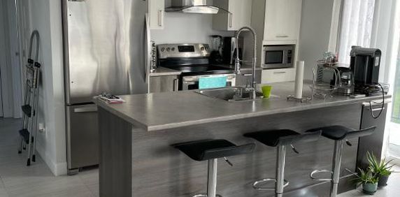 Tres Beau 4 1/2 à louer - Photo 2