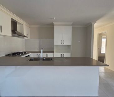 Brand New Home ! - Photo 2