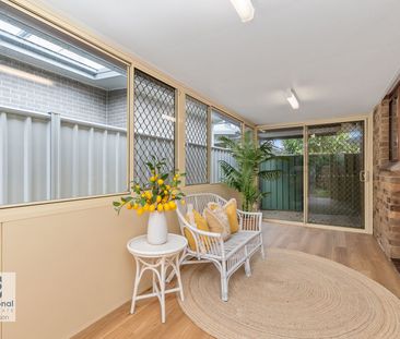 Immaculate Freestanding Villa - Stroll to Everything! - Photo 2