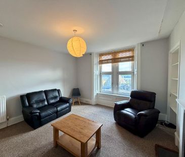3 bedroom flat to rent - Photo 2