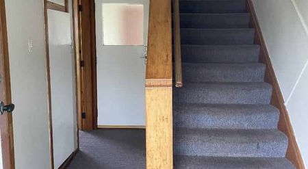 Spacious Family Home in Prime Location! - Photo 5