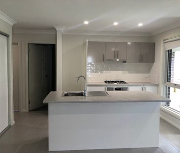 Spacious & Stylish 3-Bedroom Freestanding Villa - Photo 1