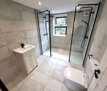Stylish shared home, central in Scarborough Room 6 - Photo 3