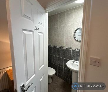 1 bedroom in a house share to rent - Photo 3