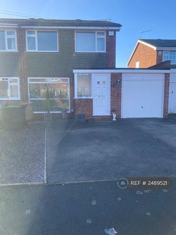 3 bedroom semi-detached house to rent - Photo 4
