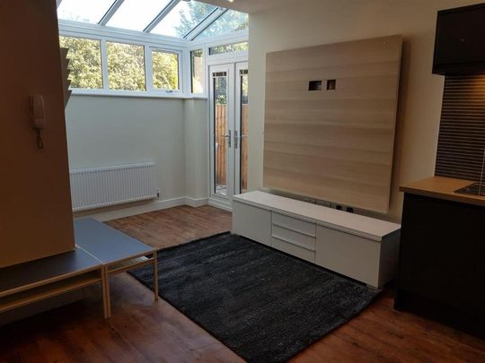 6 bedroom house to rent - Photo 1