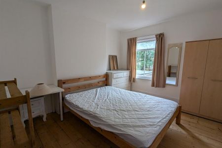 5 bedroom semi-detached house to rent - Photo 2