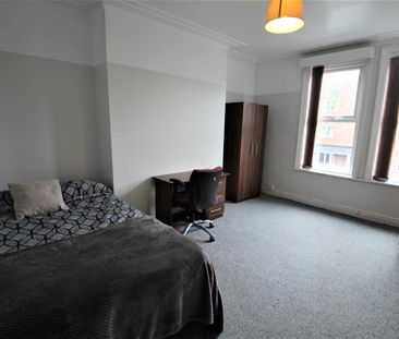 8 bedroom terraced house to rent - Photo 5