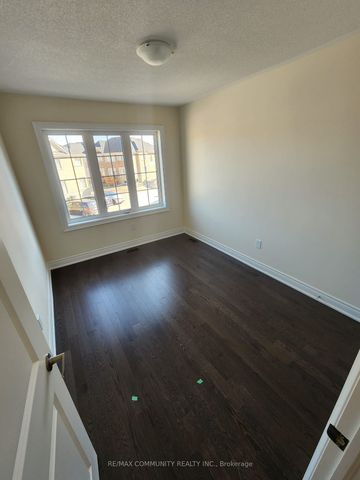 Semi-Detached Home For Lease | N8143030 - Photo 2