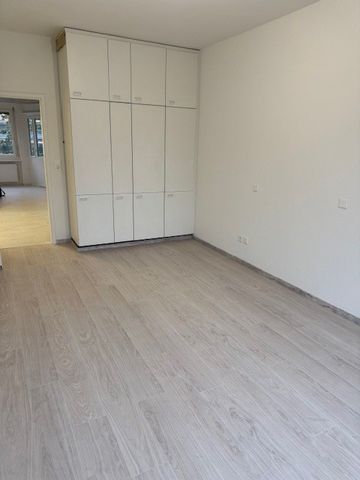"frisch renovierte, grosszügige und moderne 3.0 Zimmer-Wohnung an zentraler Lage" - Photo 4